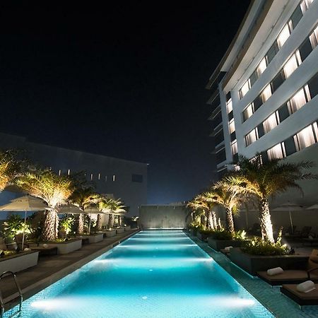 Taj Swarna, Amritsar Hotel Exterior foto The pool at the hotel