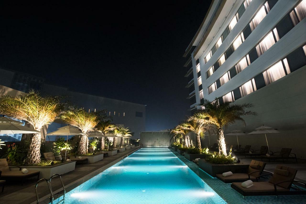 Taj Swarna, Amritsar Hotel Exterior foto The pool at the hotel