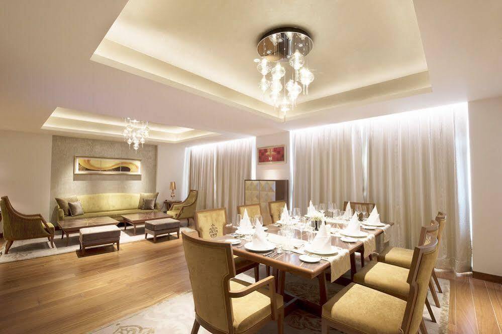Taj Swarna, Amritsar Hotel Exterior foto A private dining room at the hotel