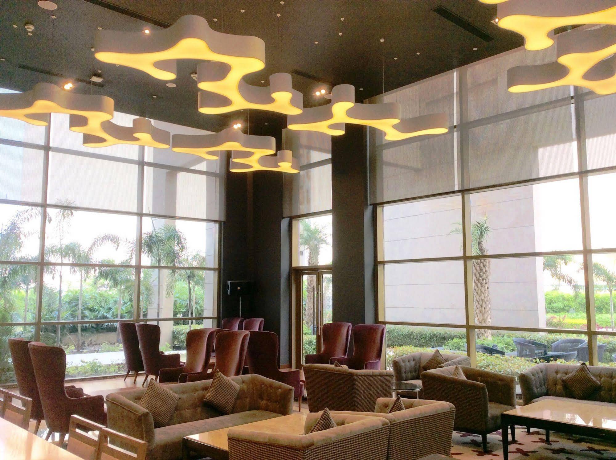 Taj Swarna, Amritsar Hotel Exterior foto The lobby of the hotel